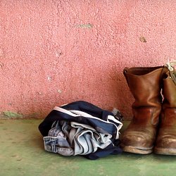 Migrant's possessions in a shelter in Mexico (photo by Marc Silver)