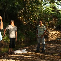 Hanging out, El Escanito, Honduras (photo by Marc Silver)